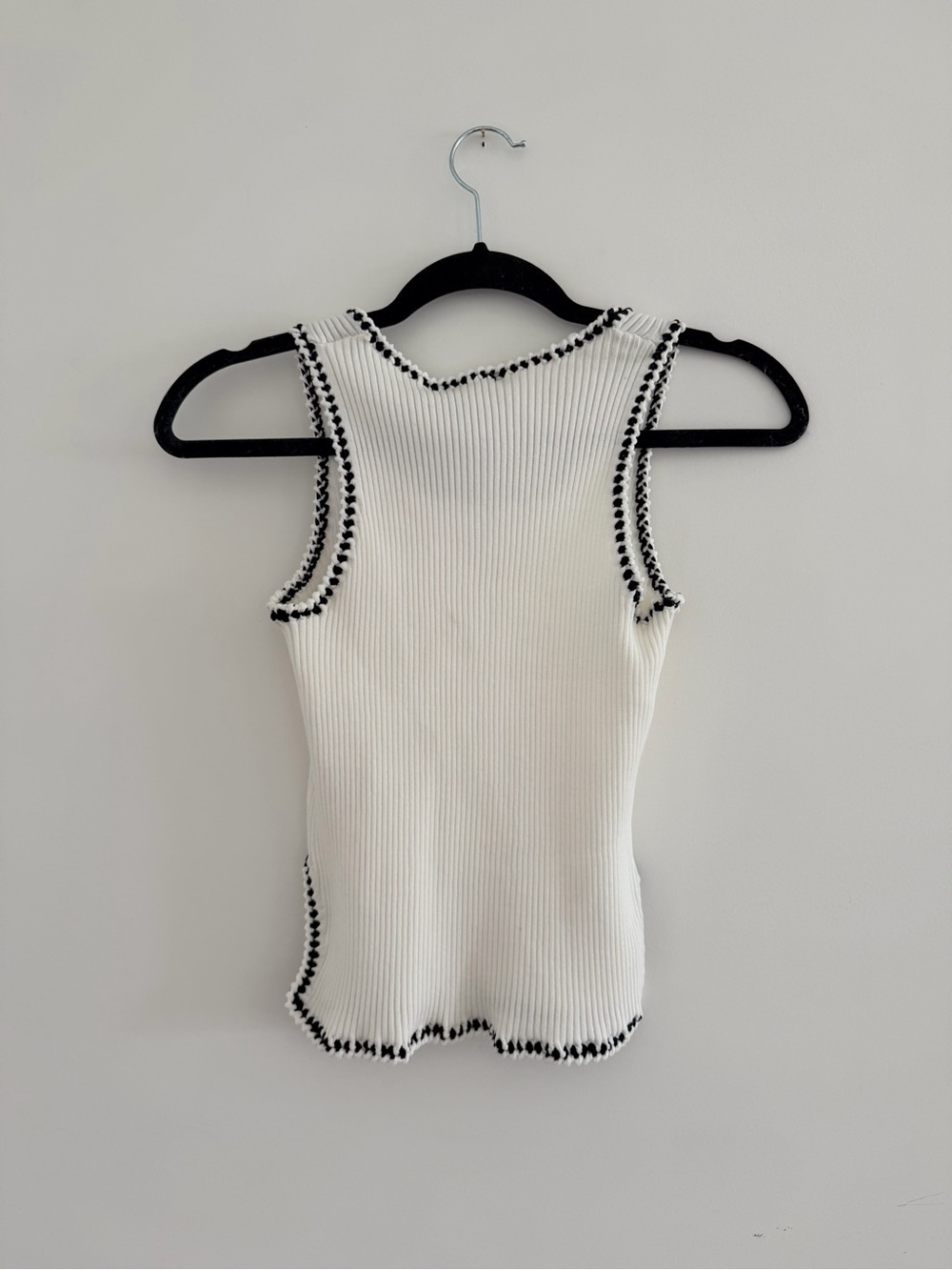 NWT White Ribbed Tank with Black knit Trim - Picture 4 of 10